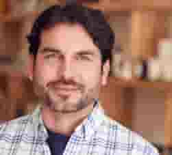 files/FOTO_PERFIL_HOMBRE_RESENA_2_2.jpg